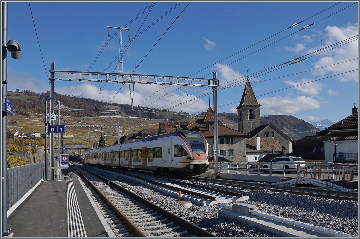 Works in the Cully Station: A SBB RABe 523 from Aigle to Vallorbe is arriving at the plattform 3, the plattform 2 is closed.

08.11.2021
 