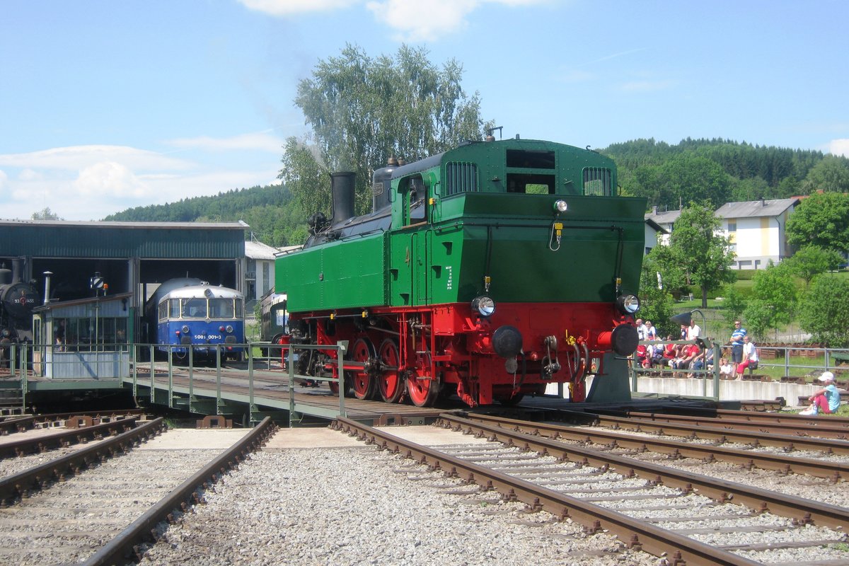 WTK-4 gets off the turn table of the Lokpark Ampflwang on 27 May 2012.