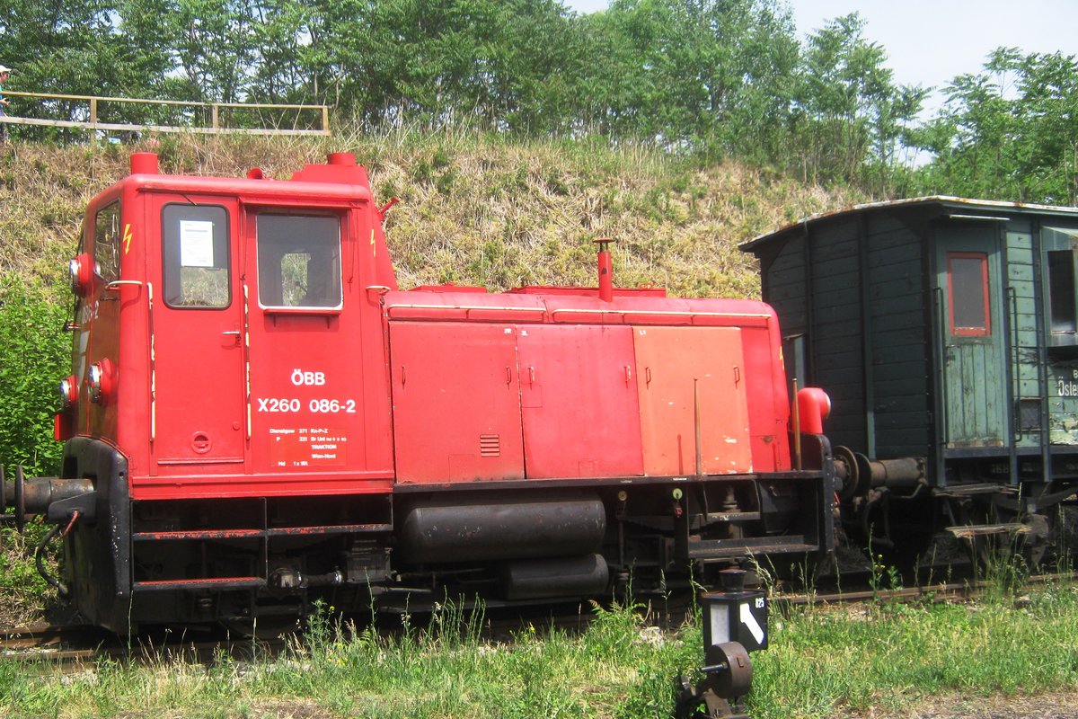 X260.186 stands at the railway museum Heizhaus Strasshof on 28 May 2012.