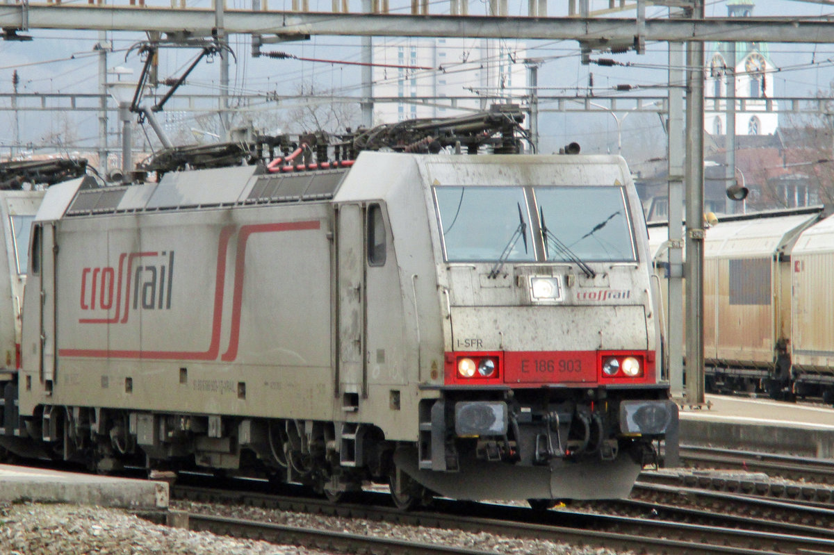 XR 186 903 shows up at Olten on 24 March 2017.