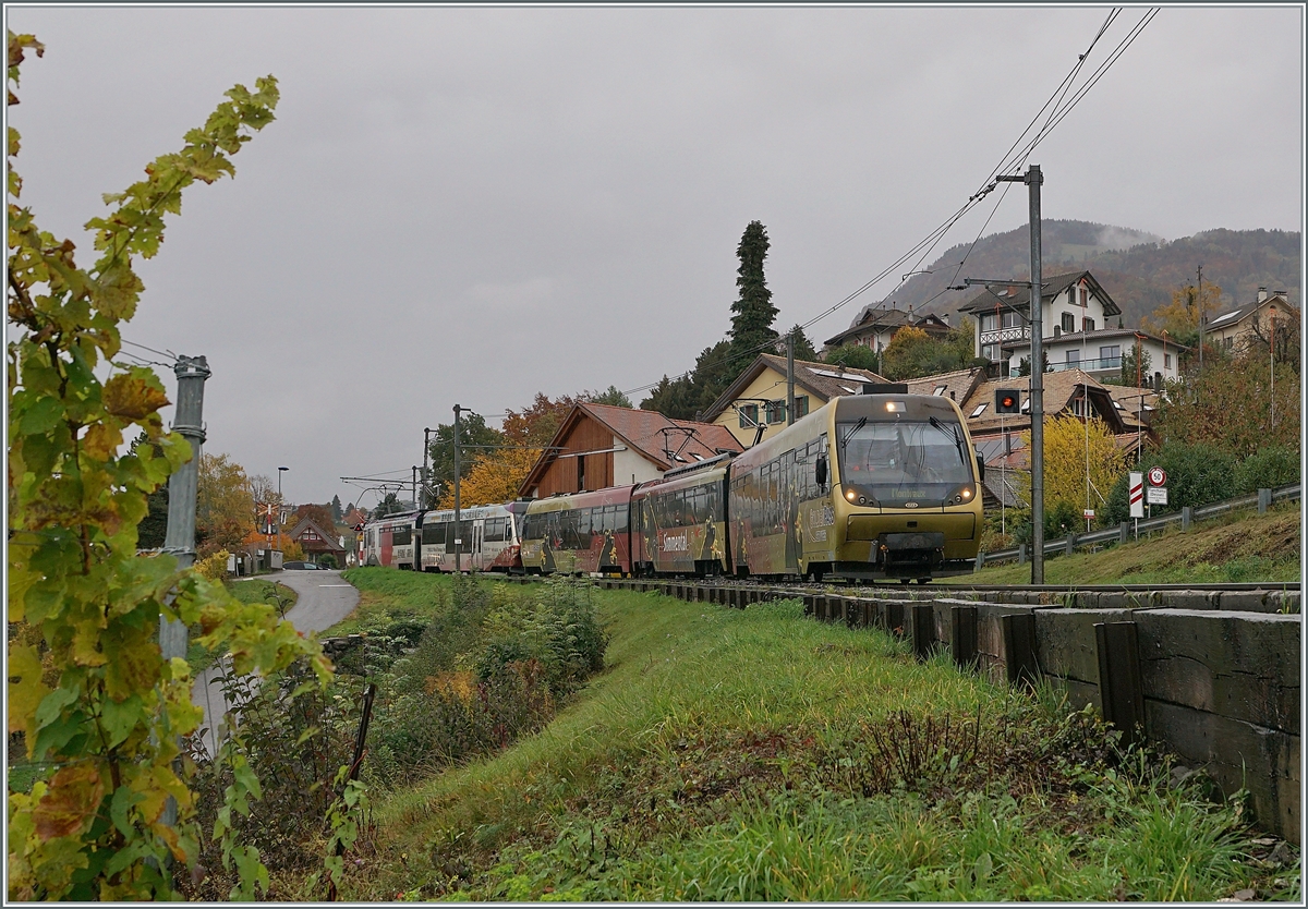 You can also take photos in bad weather, here are four examples of bad weather photos at the MOB: Two Be 4/4 Serie 5000 Lenkerpendel by Planchamp on the way to Montreux.

23.10.2020 