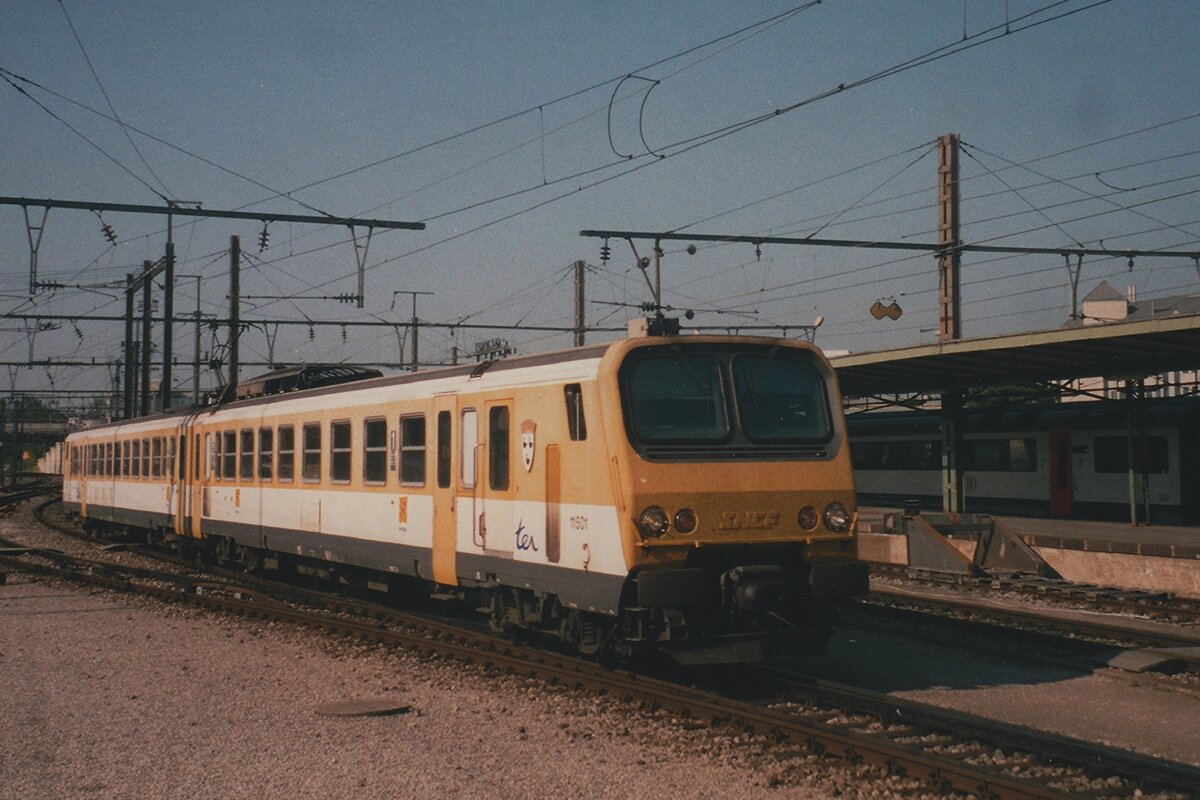 Z-11501 enters Luxembourg Gare on 1 June 2009.