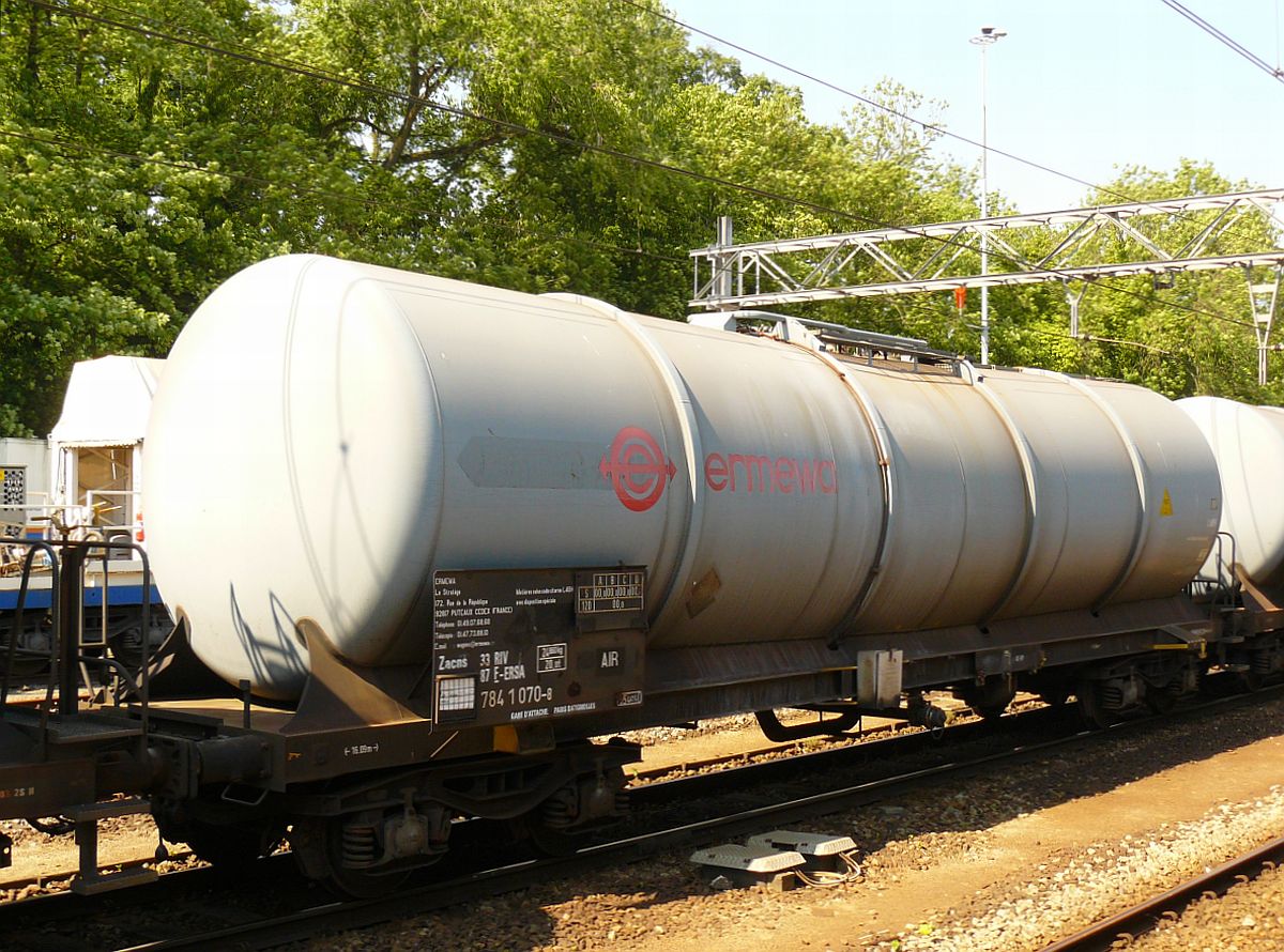 Zacns Tankwagon `Ermewa` number 33 87 7841 070-8. Track 7 Dordrecht, Netherlands 12-06-2015.