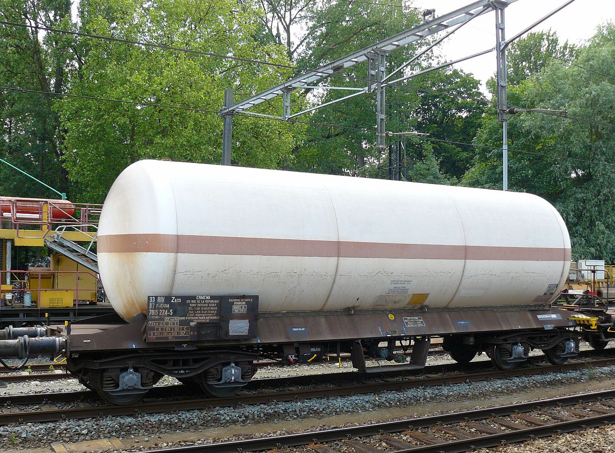 Zags Tankwagon `Ermewa` number 33 87 7813 224-5. Track 7 Dordrecht, Netherlands 12-06-2015.

