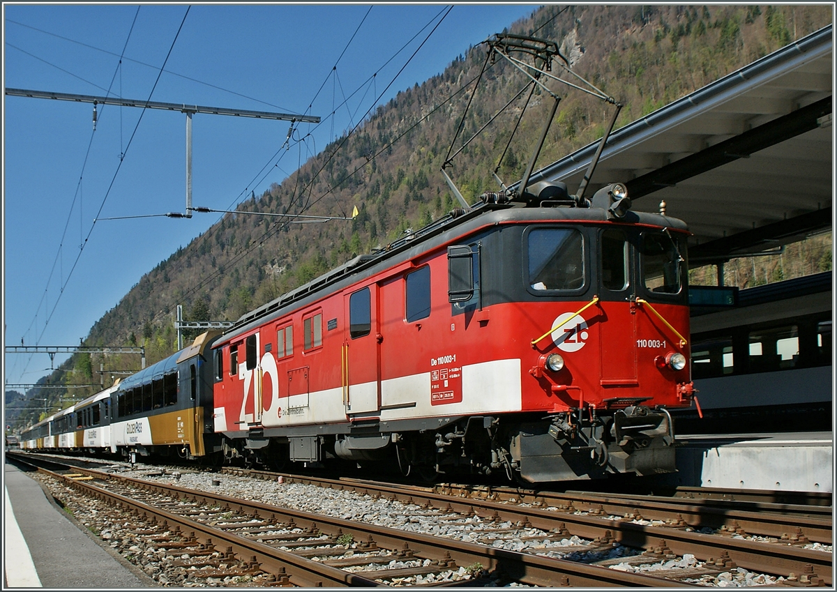  zb  De 110 003-1 in Interlaken Ost.
09.04.2011