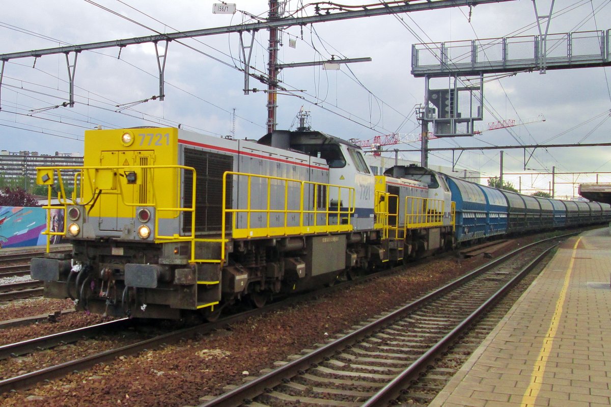 Zinc ore train with 7721 passes through Antwerpen-Berchem on 22 May 2014.