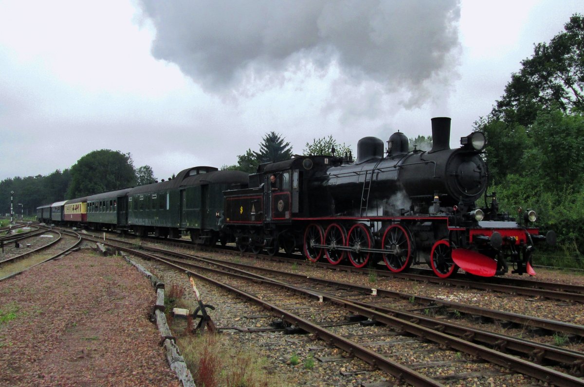 ZLSM 1040 hauls a steam train to Kerkrade out of Simpelveld on 12 July 2014.