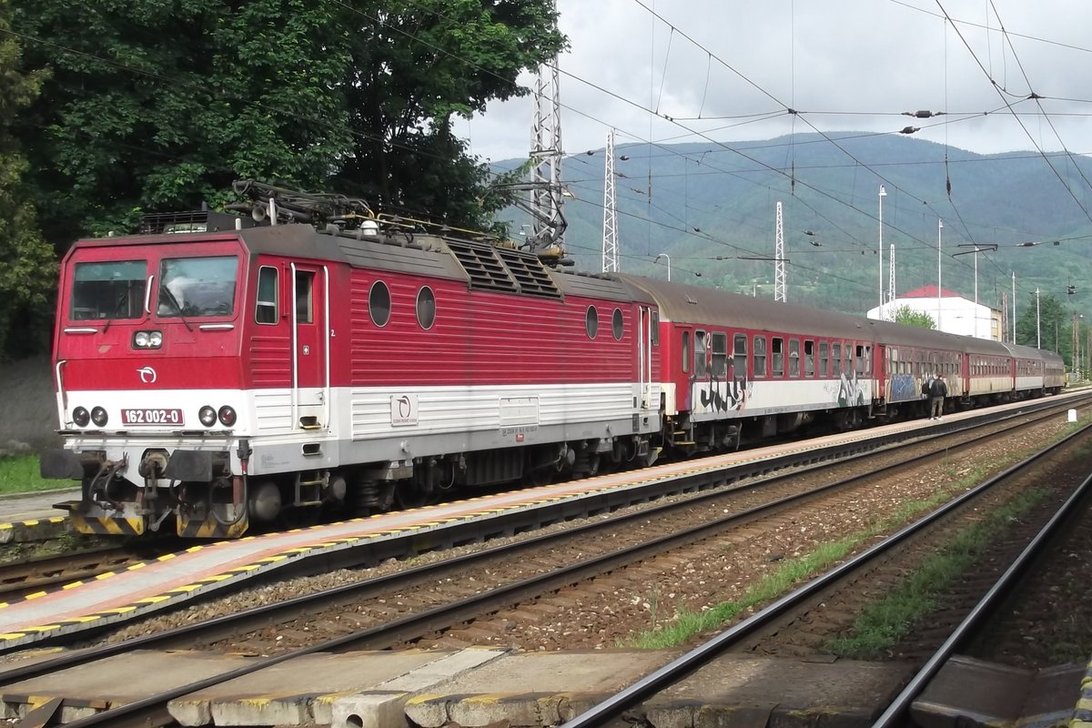 ZSSK 162 002 stands at Vrutky on 31 May 2015.