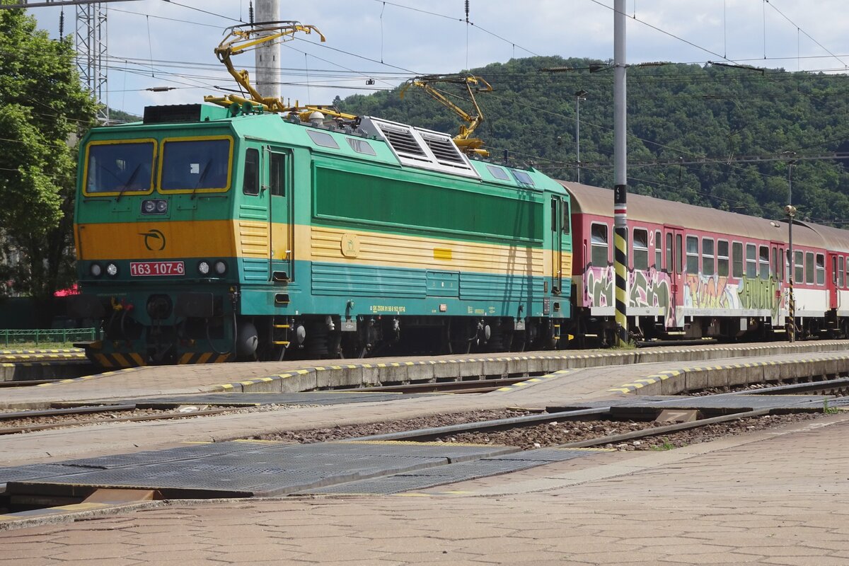 ZSSK 163 107 stands on 23 June 2022 at Kysak and has received a retro paint job.