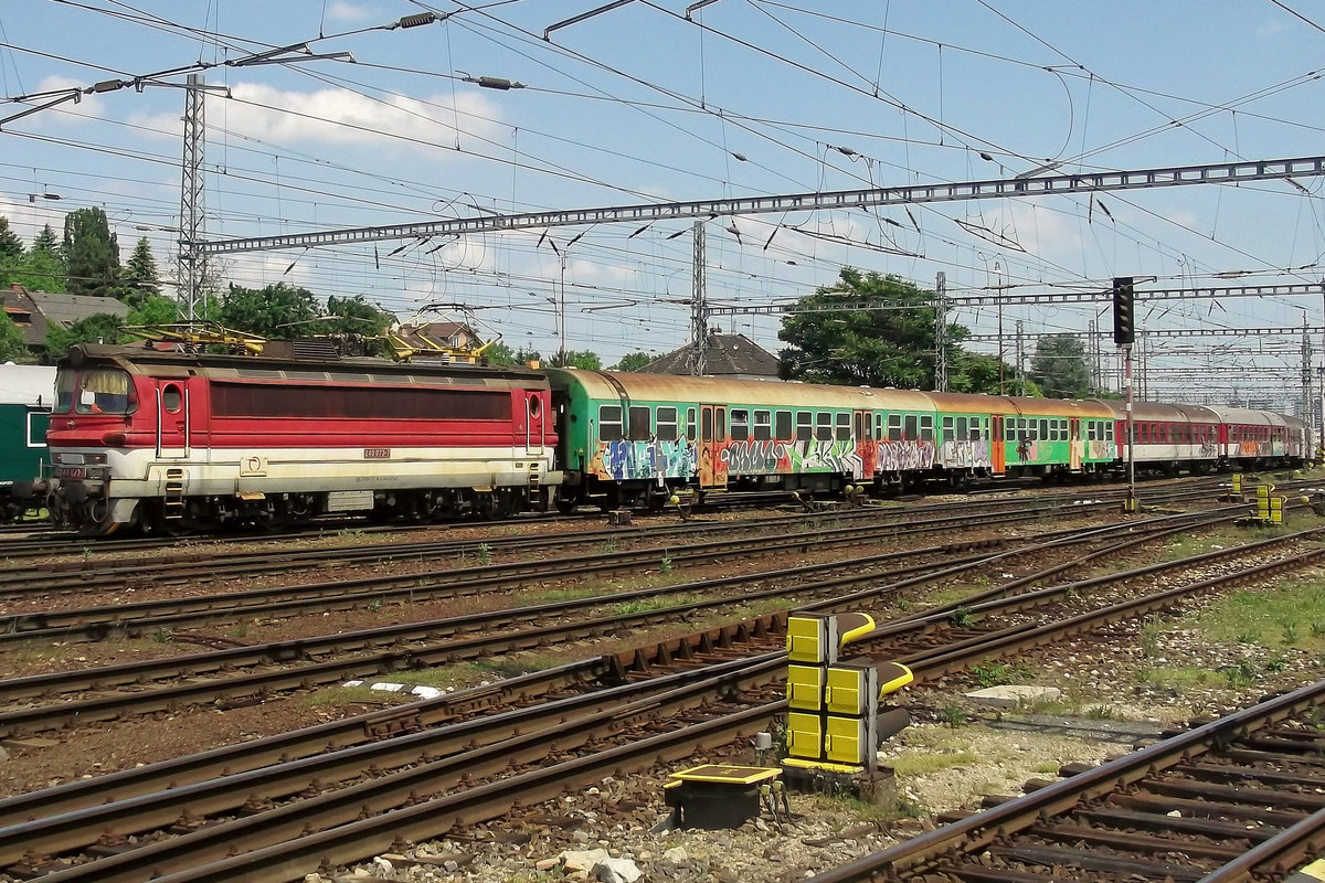 ZSSK 240 073 enters Bratislava hl.st. on 31 May 2015.