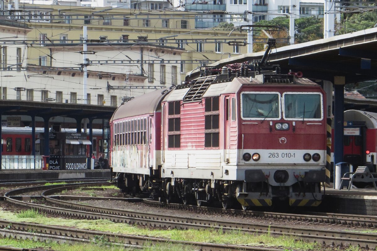 ZSSK 263 010 is about to depart from Bratislava hl.st. on 27 August 2021.