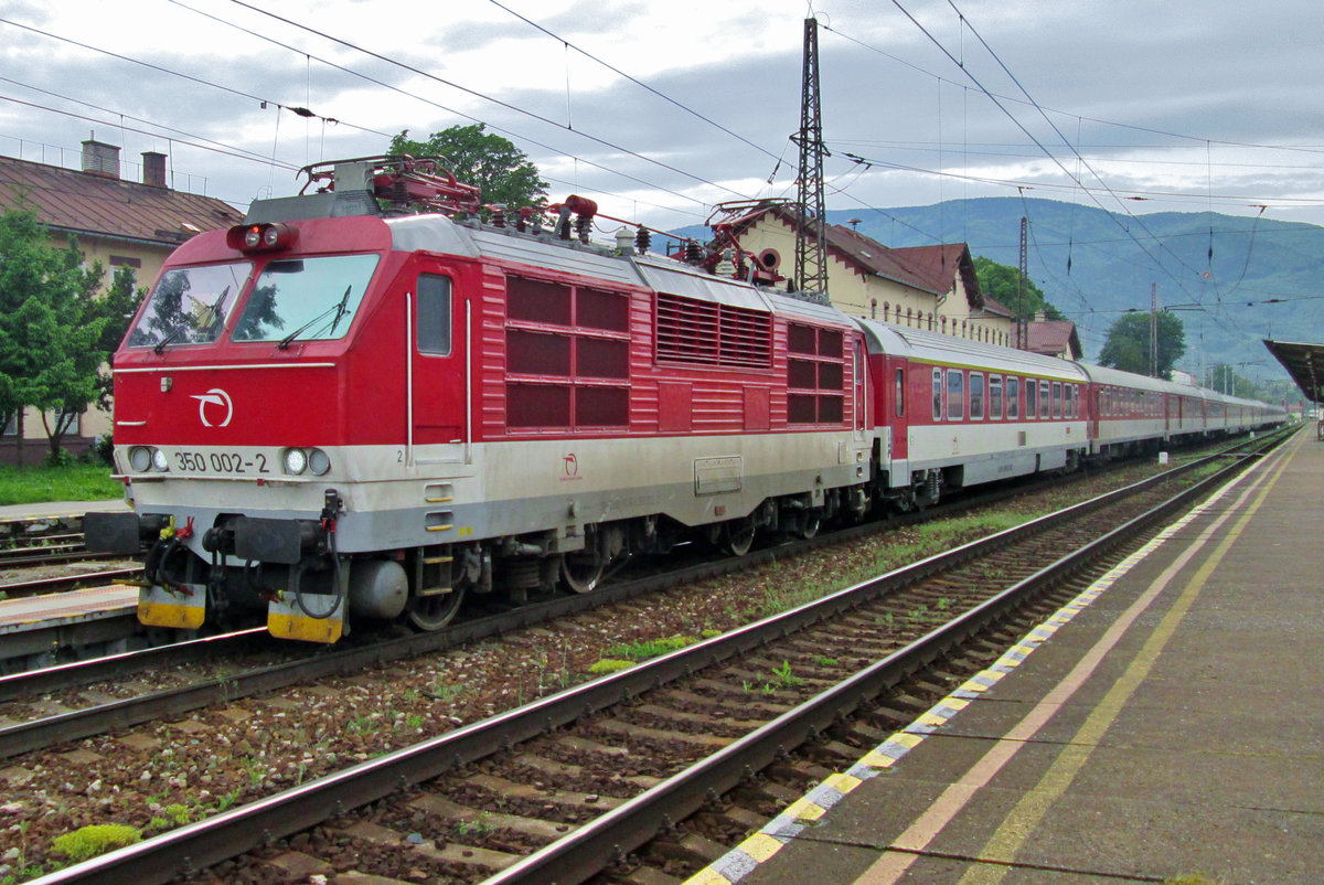 ZSSK 350 002 calls at Vrutky on 31 May 2015.