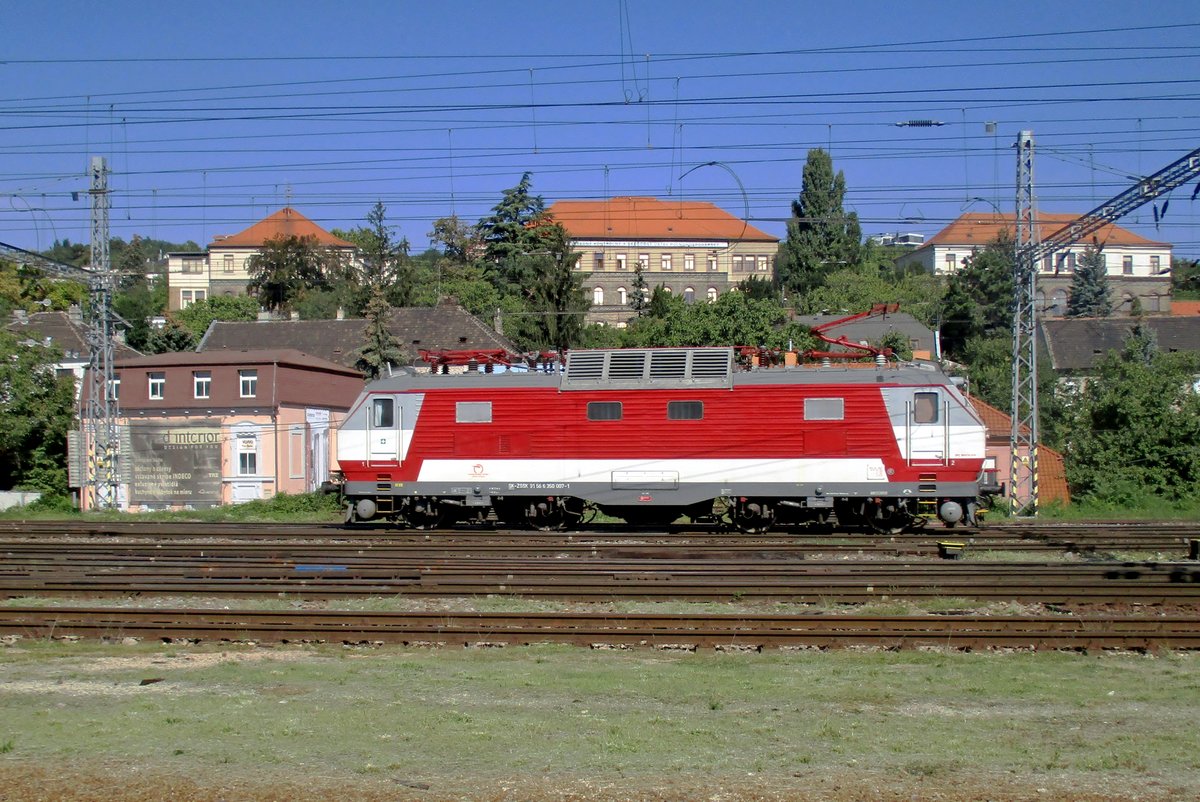 ZSSK 350 007 sports the newest colour scheme for this class at Bratislava hl.st. on 12 September 2018.