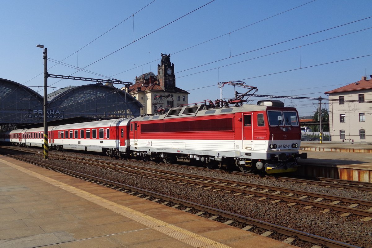 ZSSK 361 129 quits Praha hl.n. on 20 September 2018.