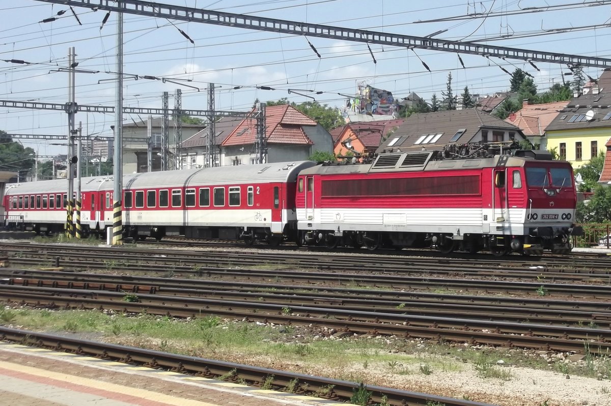 ZSSK 362 004 quits Bratislava hl.st. on 29 May 2015.