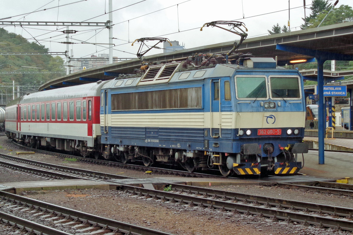 ZSSK 362 008 stands in Bratislava hl.st. on 19 September 2017.