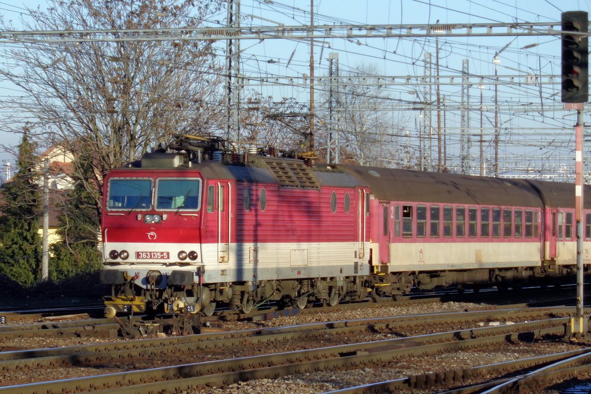 ZSSK 363 135 enters Bratislava hl.st. on 2 June 2015.