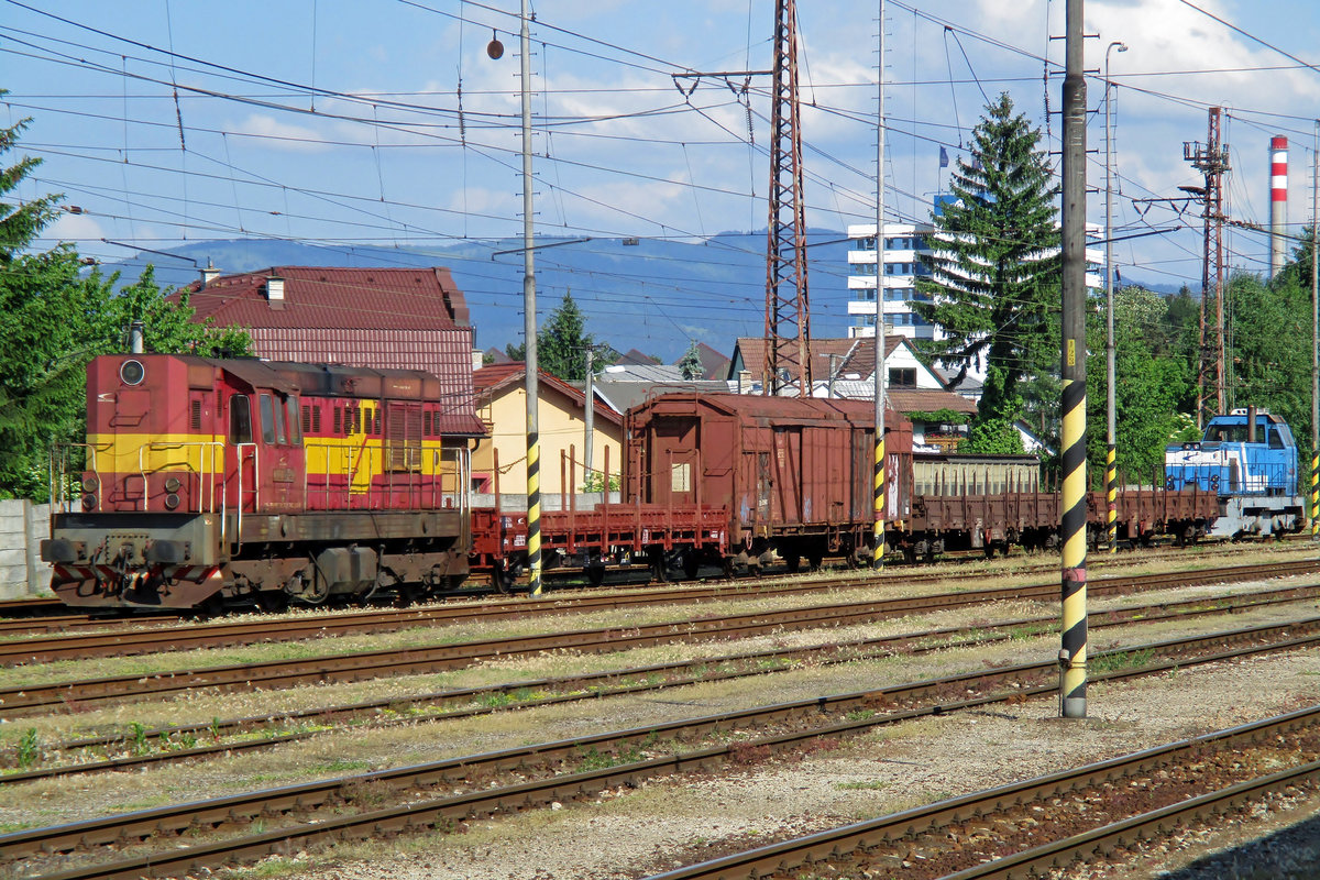 ZSSK 742 002 shunts at Vrutky on 14 May 2018.