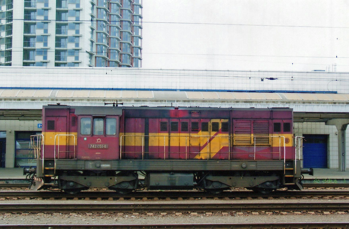 ZSSK 742 051 idles at Bratislava-Petrzalka on 28 May 2007.