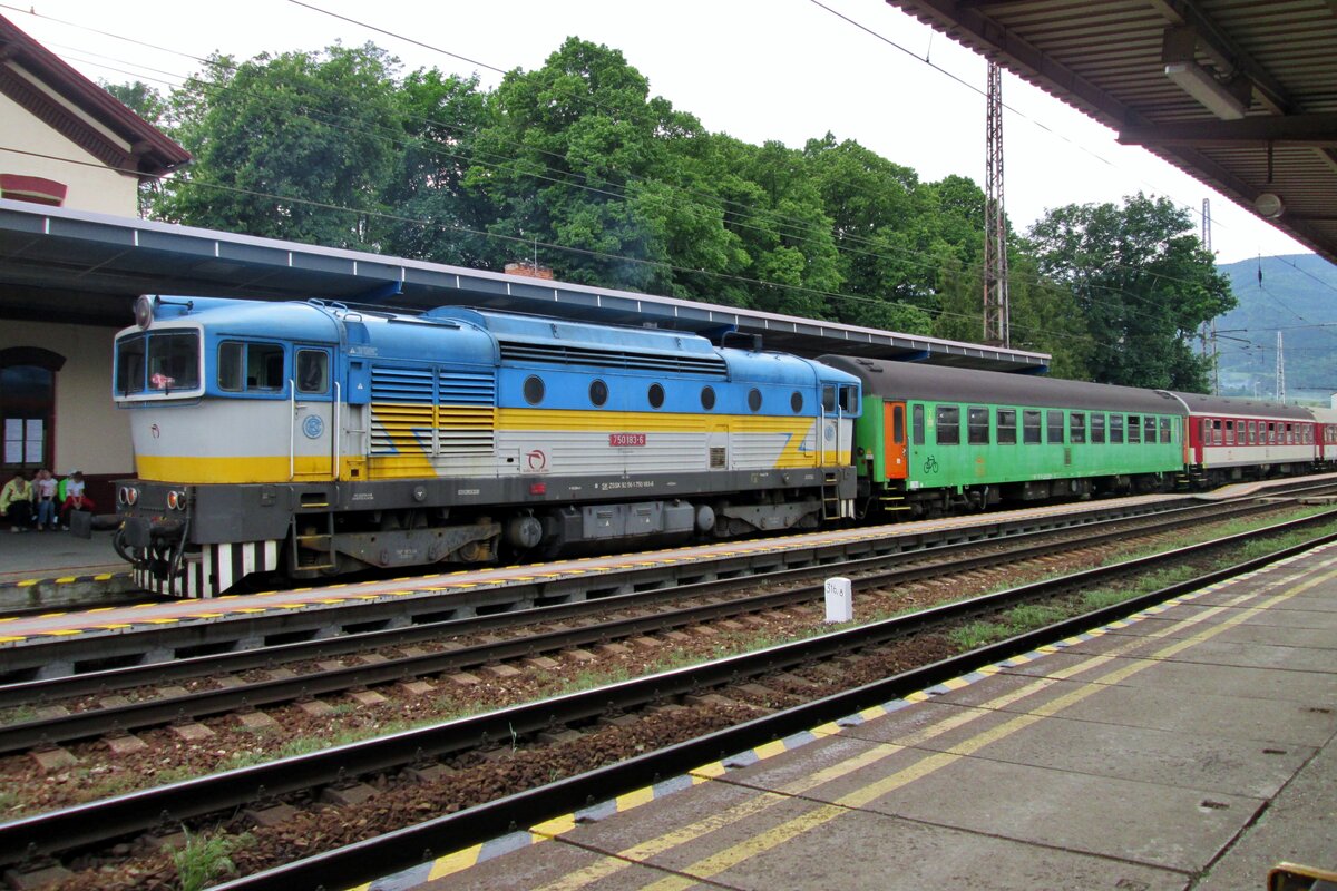 ZSSK 750 183 calls at Vrutky on 30 May 2015, wearing one of many older colour schemes.