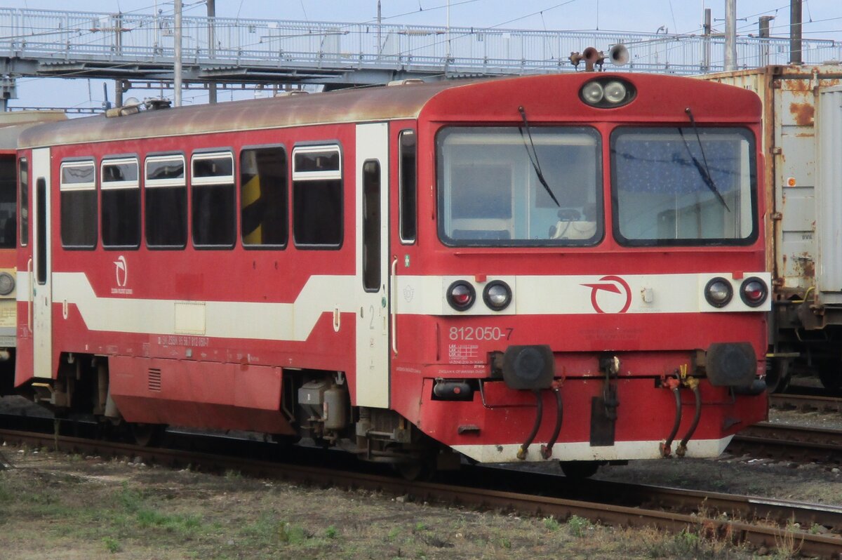 ZSSK 812 050 idles at Sturovo on 22 September 2017.