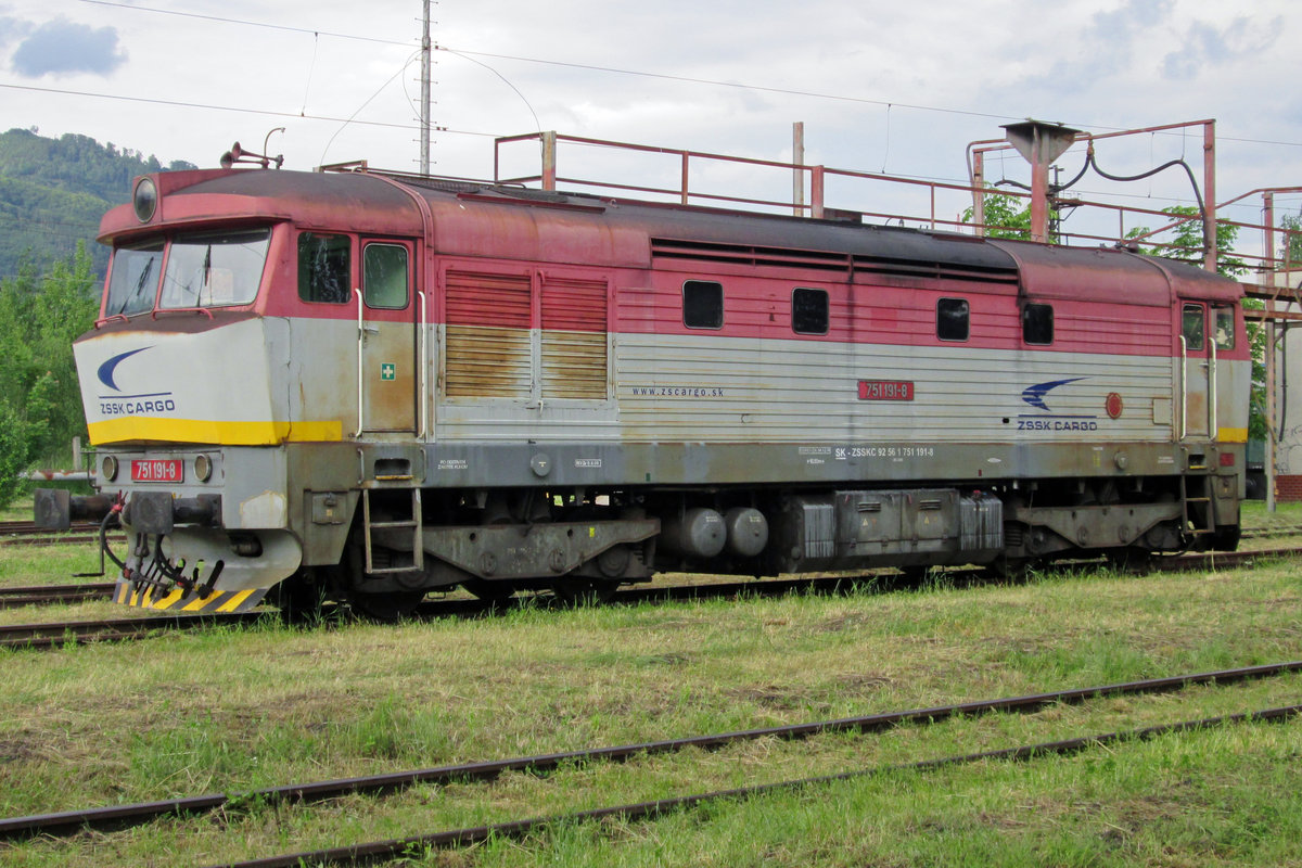 ZSSK Cargo 751 191 stands in Vurkt Nakladi Stanica on 30 May 2015.