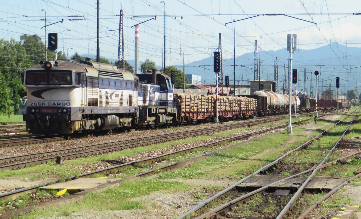 ZSSK Cargo 756 003 hauls a mixed freight through Vrutky on 25 August 2021.