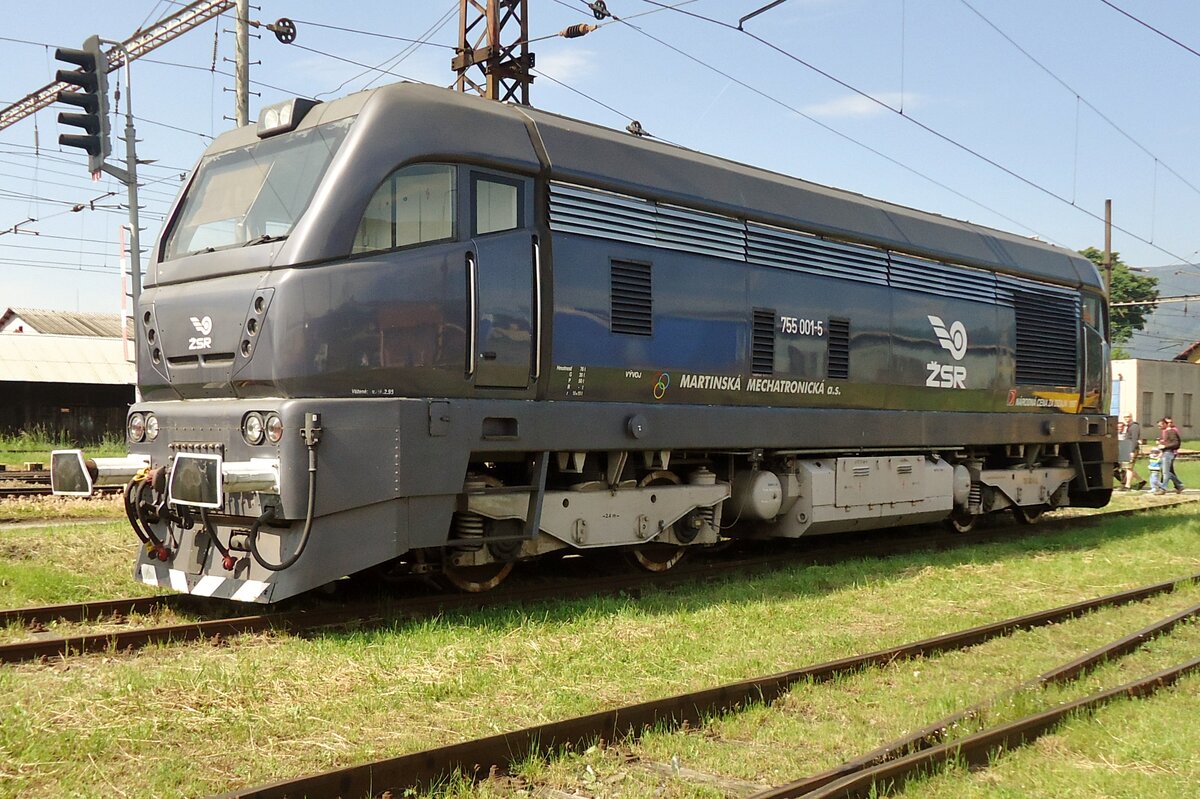 ZSSK prototype 755 001 stands in Vrutky Nakladi Stanica on 30 May 2015. That weekend, ZOS Vrutky, sited adjacent to Vrutky Nakladi Stanica, had an Open Weekend that attracted many visitors to see the nice collection of old stock, with some guest locos fron other works from Slovakia, but also from Czechia and Poland. Class 755 was a failed attempt by ZSSK to radically modernise older Diesel locos of Classes 750, 753 and 754, but experiences led to the vastly more succesfull Classes 756 (ZSCS) and 757 (ZSSK). When financial means for the acquisition of new tratcion are insufficient, modernising older stock is a good alternative.