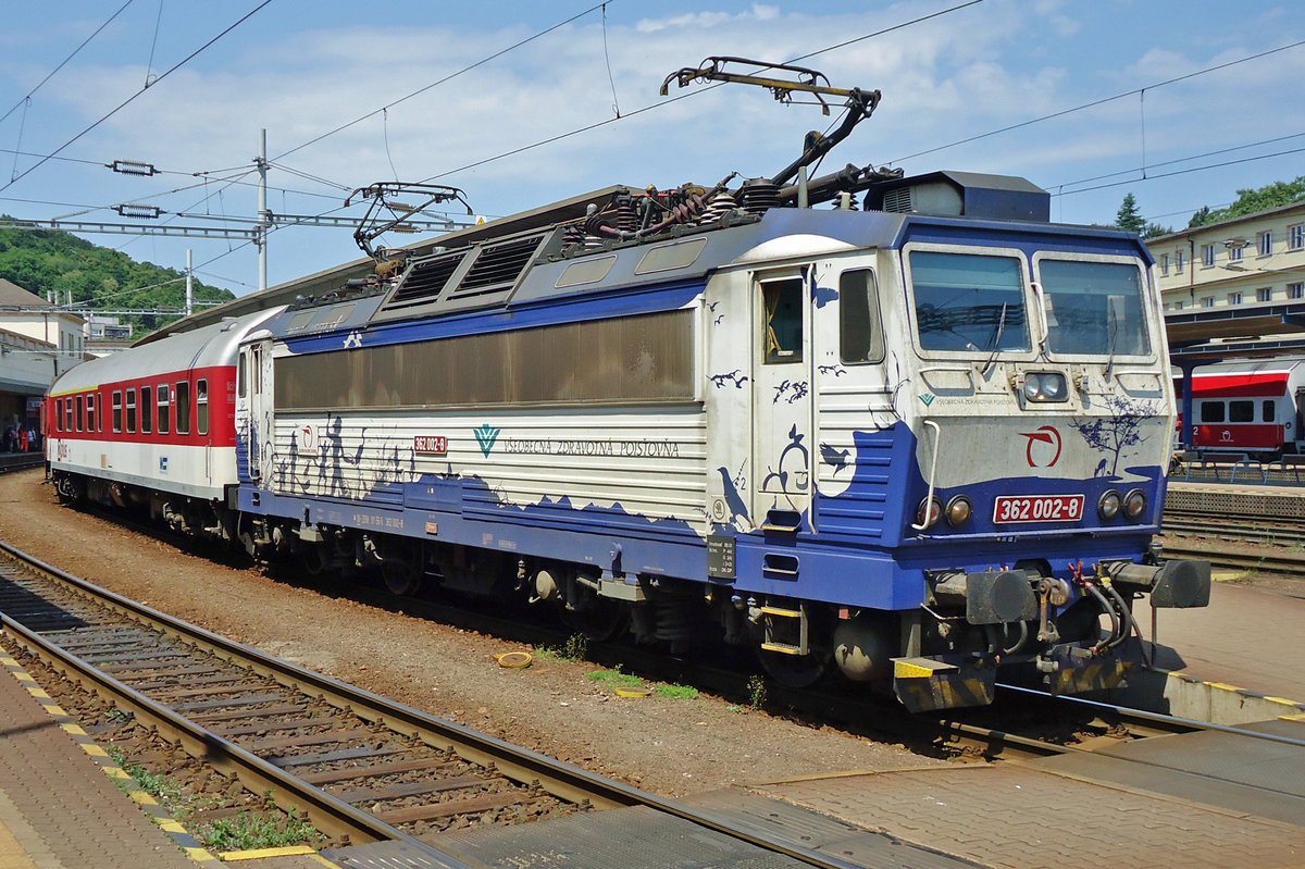 ZSSL 362 002 advertises for the E-Kay internet in Bratislava hl.st. on 31 May 2015.