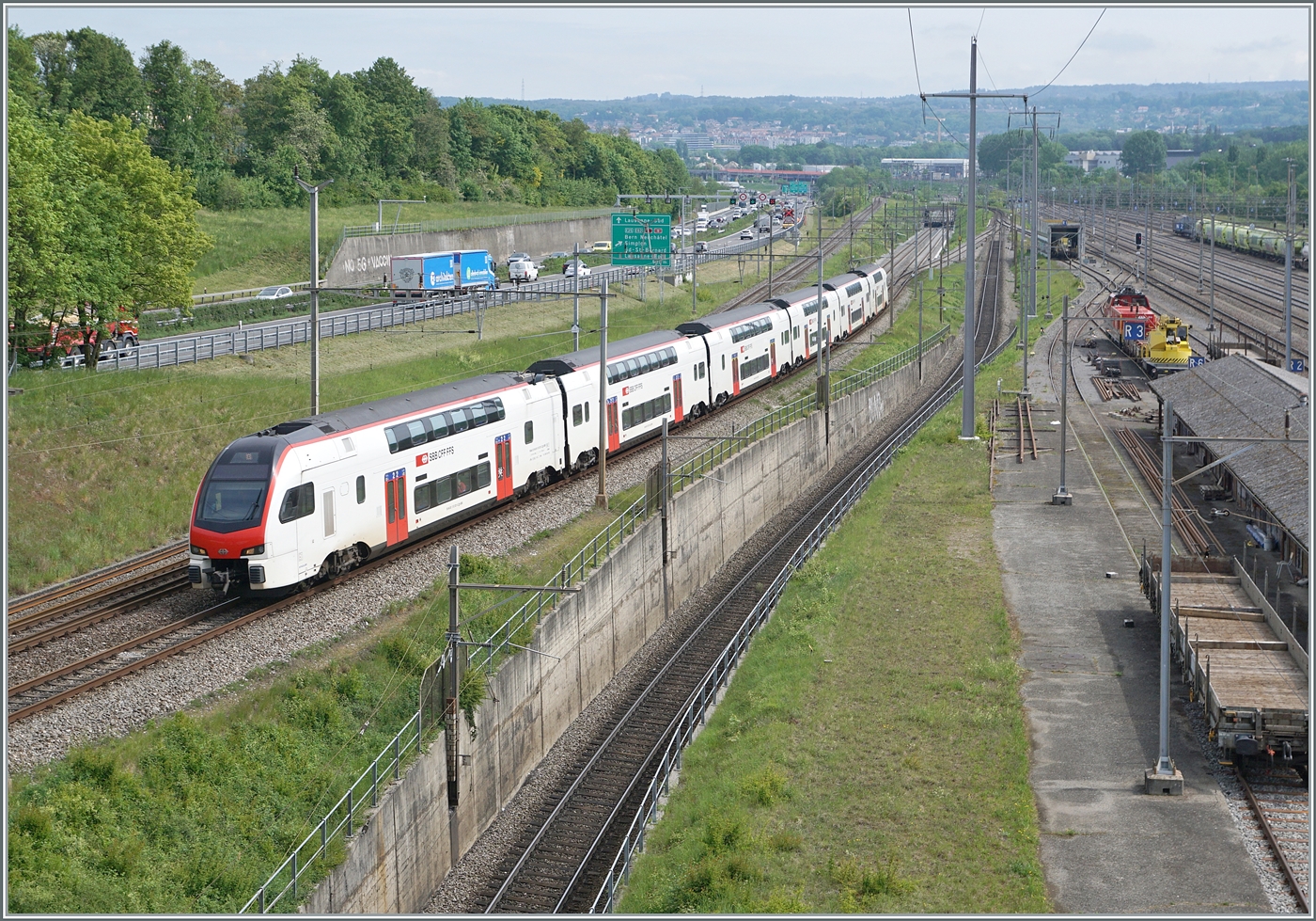 A six-car SBB RABe 512 is operating as RE33 at Denges-Echandens on its way to Annemasse.

April 26, 2026