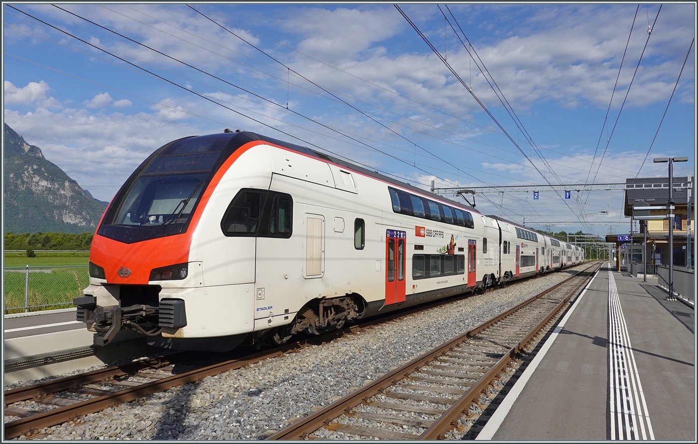 At the newly renovated station of Roche VD, an SBB RABe 512 has arrived as a regional train. The multiple unit will continue to Grandson after a short stop.

September 2, 2026