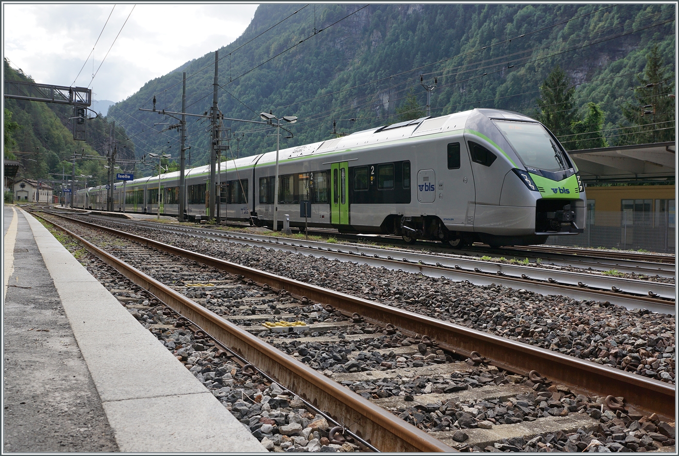 Due to construction work between Iselle and Domodossola, the BLS RABe 528 operate as R1 hourly (instead of every two hours) from Brig to Iselle. In Iselle, there was then a bus connection to Domodossola. Of photographic interest, however, were the BLS RABe 528 turning around in Iselle, as the next three pictures show.  
Two BLS RABe 528 are waiting in Iselle for departure to Brig.  

August 17, 2024