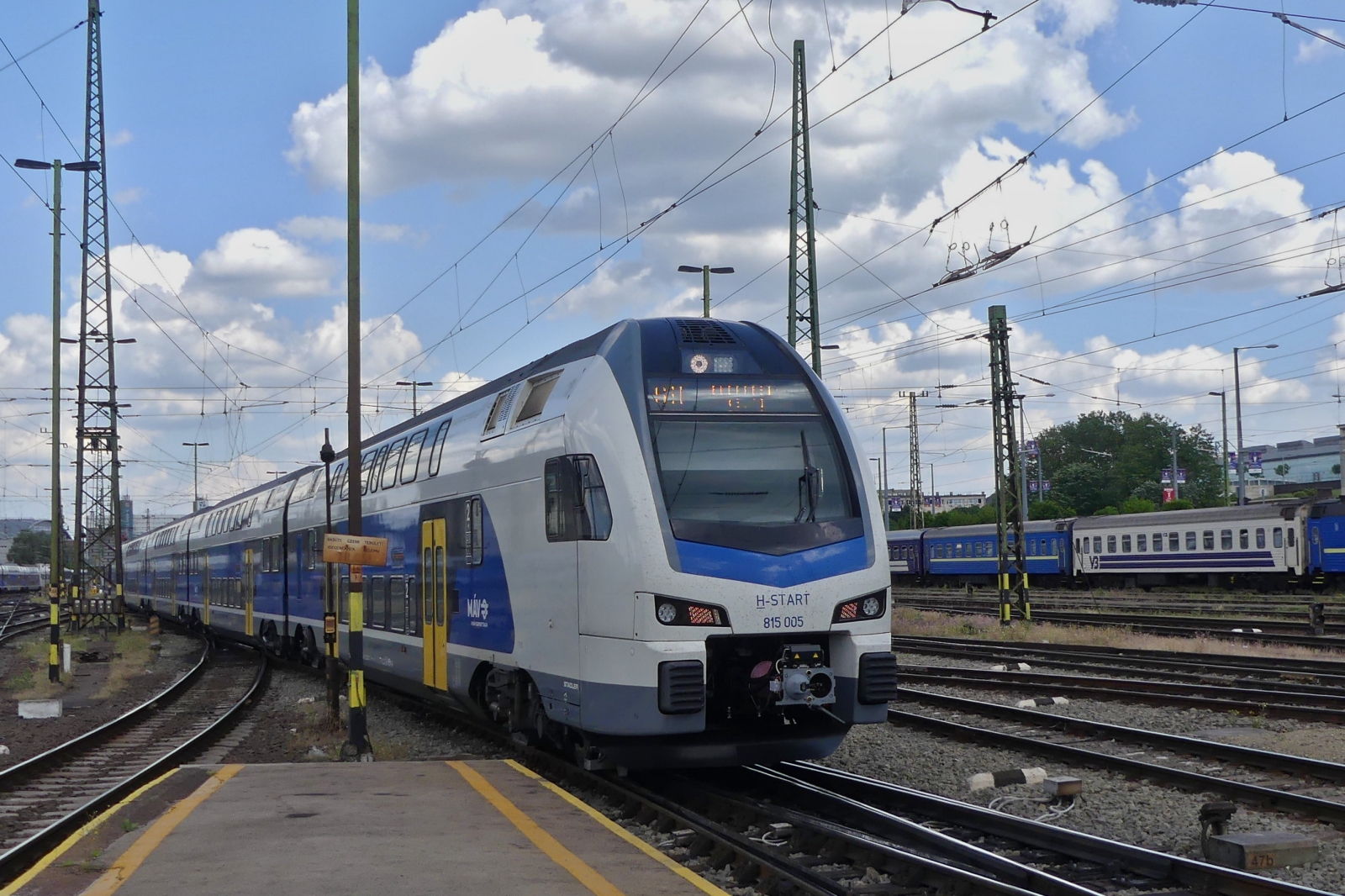 Electric multiple unit 815 005 photographed leaving Budapest Keleti station. May 8, 2026