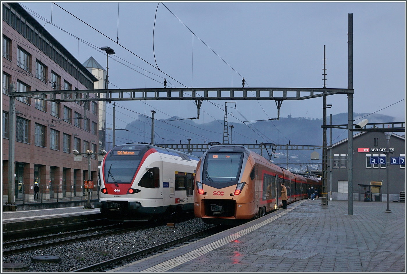 FLIRTS im Wandel der Zeit: Rechts ein  Ur-FLIRTS für die Zuger Stadtbahn geschafft und rechts ein SOB Traverso der im Fernverkehr der SOB zum Einsatz kommt. 
Der SBB RABe 523 009 ist als S 26 nach Rotkreuz unterwegs, der SOB RABe 526 207 als IR 75 nach Chur. Das Bild entstand in Olten. 

12. März 2024
