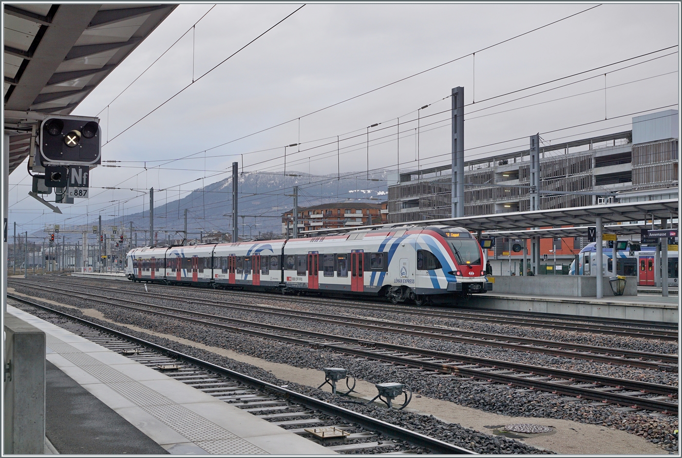  Foreign  signals and overhead lines quickly give it away, this SBB LEX RABe 522 was not photographed in Switzerland. The SBB LEX RABe 522 223 will leave Annemasse under 25000 volts/50 Hz as RL4 23227 to Coppet, but after just a few hundred meters the power system switches to SBB 15000 volts 16 2/3 Hertz.

February 21, 2026
