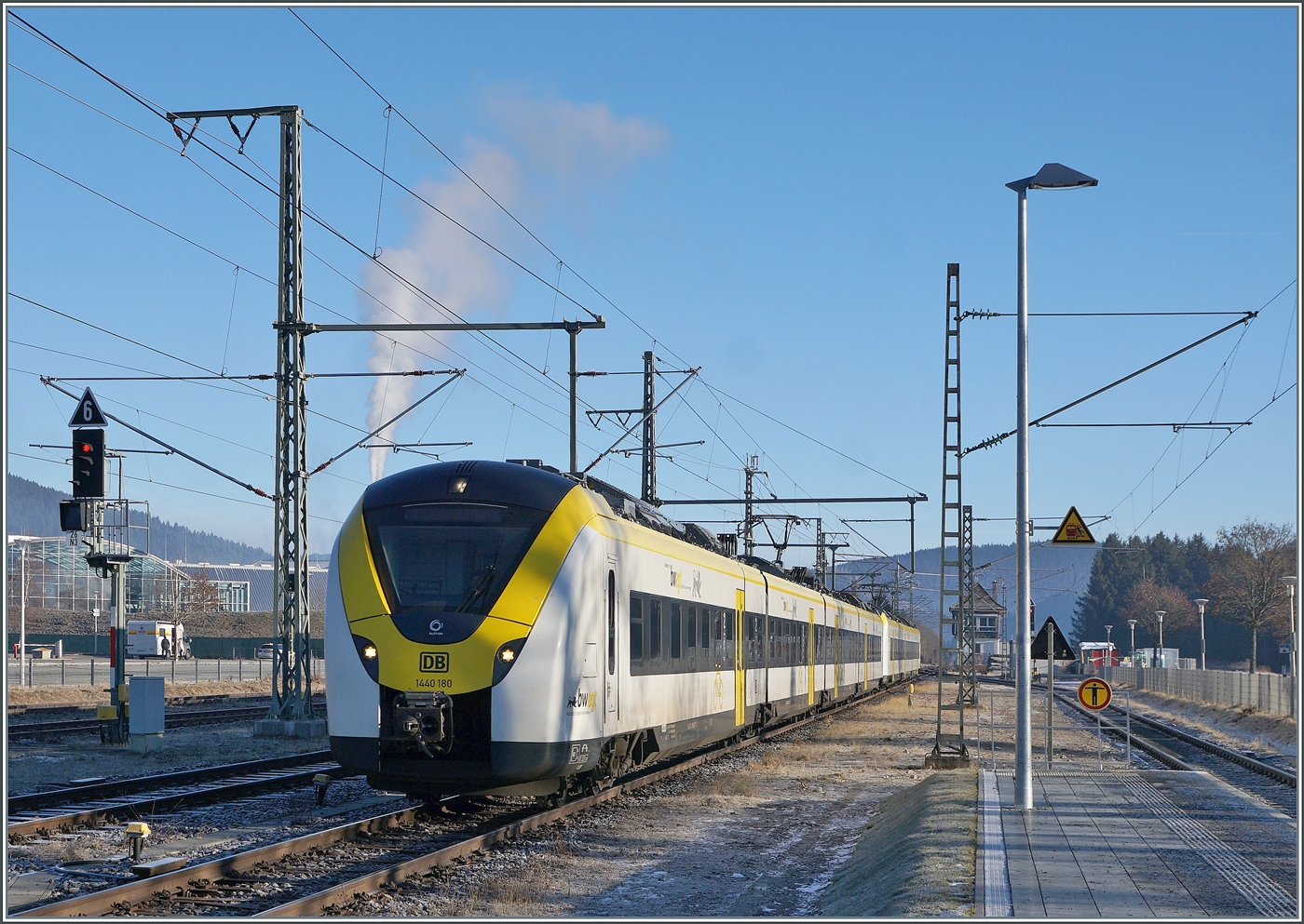 The DB 11440 180 and another one are arriving at Titisee station.

December 27, 2025