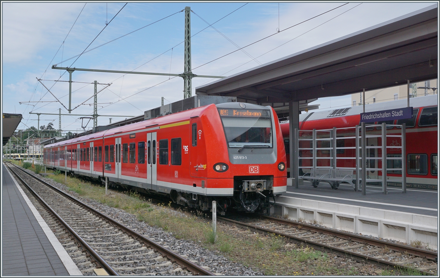 The DB 425 813-3 is waiting in Friedrichshafen Stadt as RB Kressbronn for departure.

July 8, 2026
