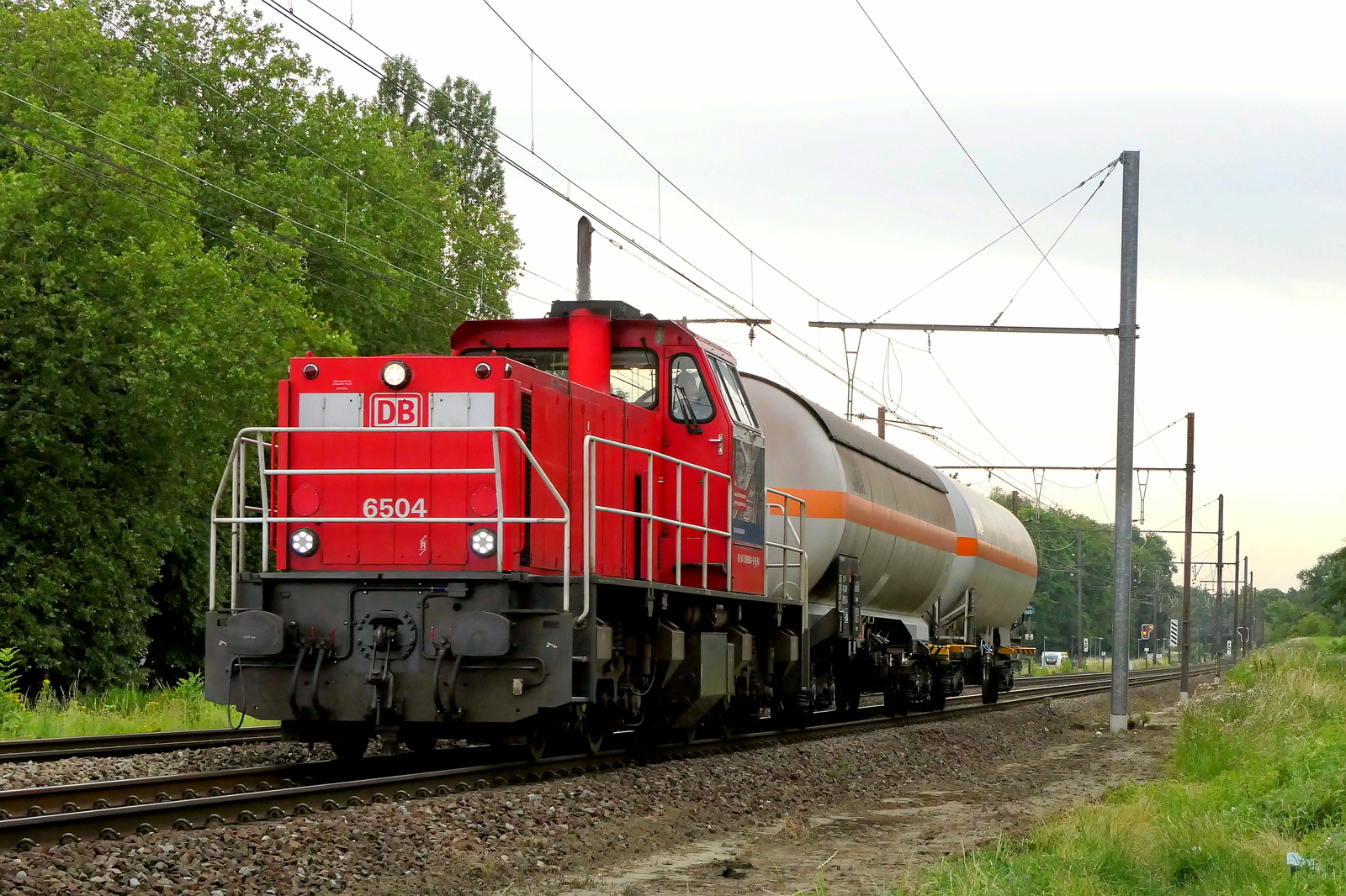 The DB Cargo Belgium 6504 with 2 tank wagons to the port of Antwerp. Build by Mak Kiel: DE6400 construction n�1200104 year of manufacture: 1994. Line 27A at Antwerp Airport. 30-06-2026