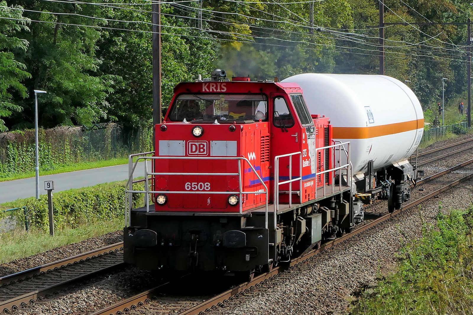 The DB Cargo Belgium 6508 with one tank wagon on route to the port of Antwerp. MaK 6400 build in 1994 with construction N� 1200108. Line 27A at Antwerp Airport. 15-09-2026