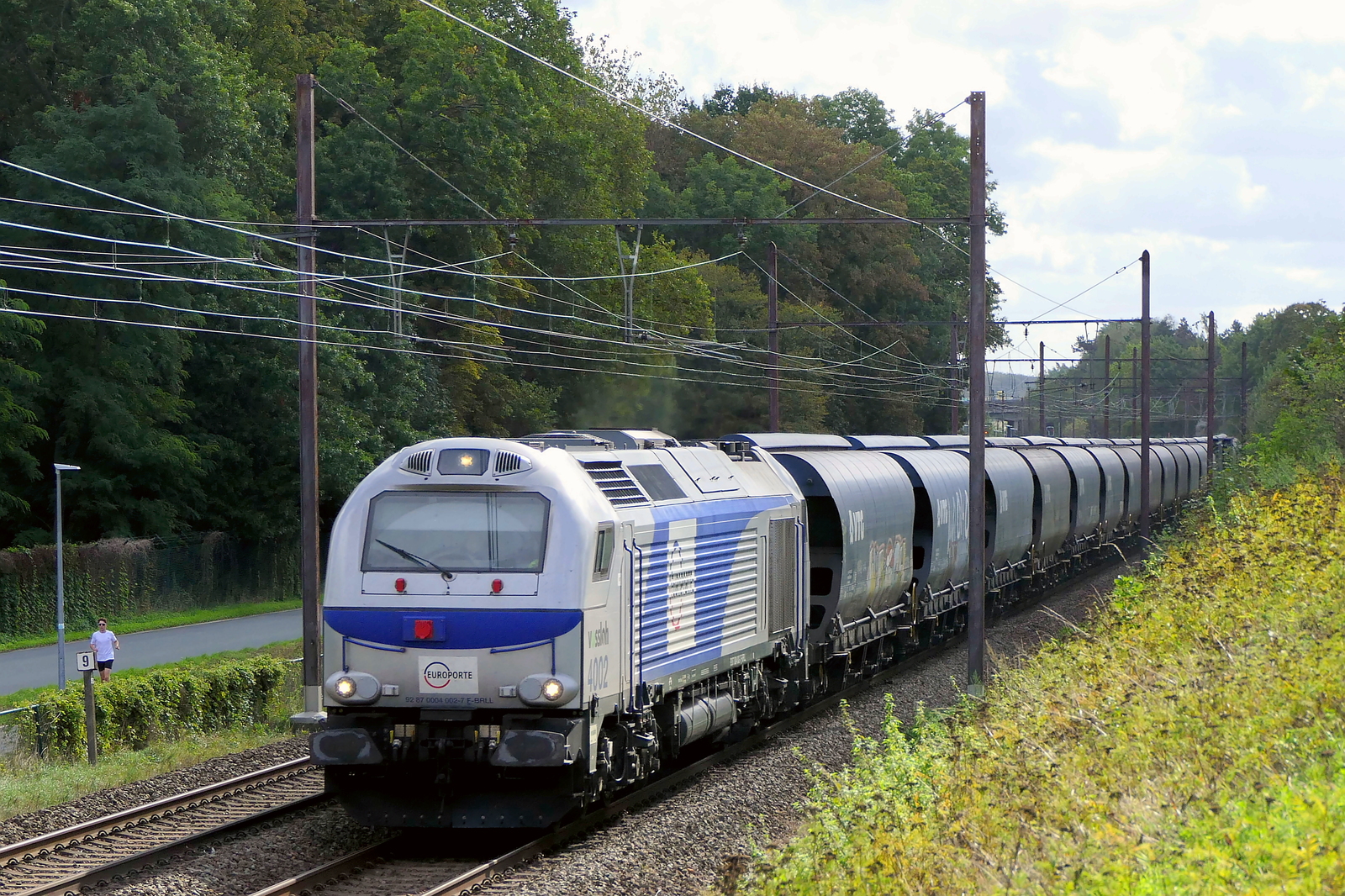The Europorte 4002 on route with a VTG grain train from France to the port of Antwerp.  Vossloh-Stadler Euro4000 build in 2009 with construction N� 2506. Line 27A at Antwerp Airport. 18-09-2026