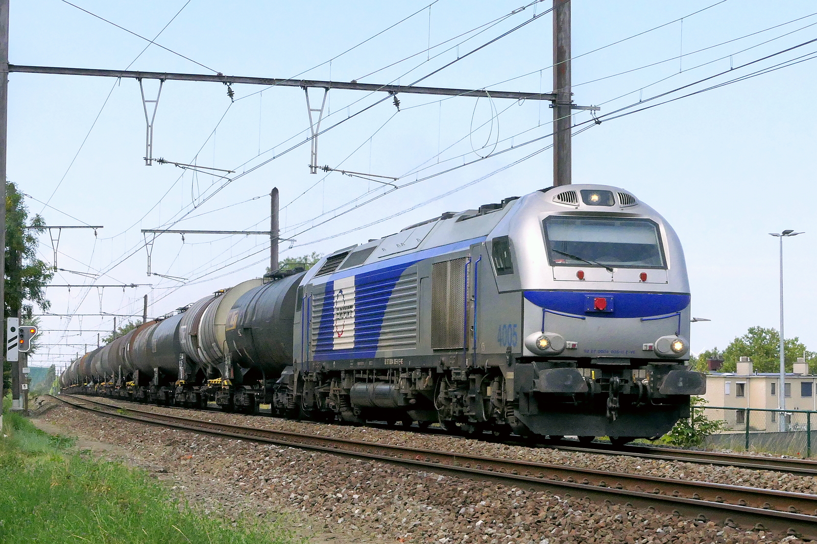 The Europorte 4005 with a tank train from the port of Antwerp to France. Vossloh-Stadler Euro4000 build in 2011 with construction N� 2509. Line 27A at Antwerp Airport. 04-08-2026
