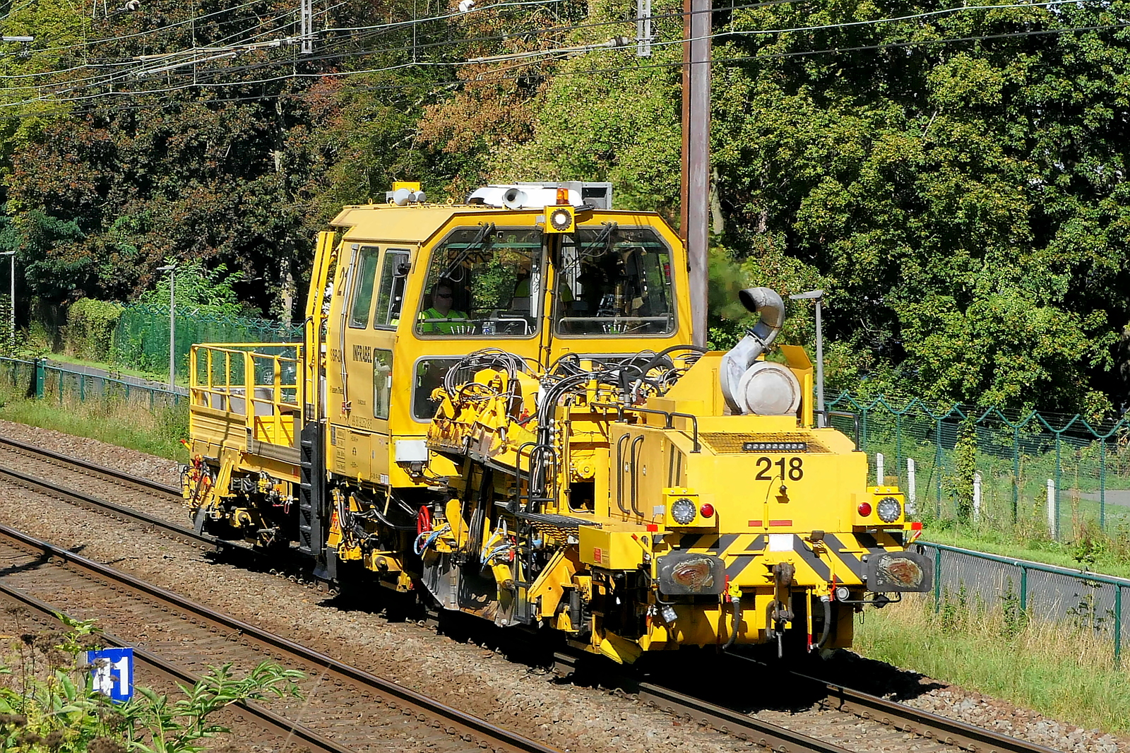 The Infrabel 218 on route to the infrabel depot at Lier. Plasser & Theurer type SSP 203. Line 27A at Antwerp Airport. 15-09-2026