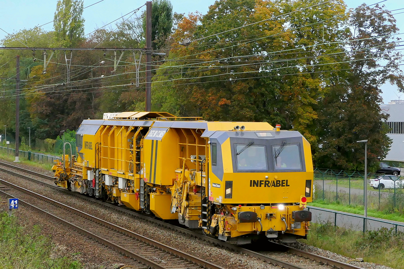 The Infrabel 9225 219 on route to the Infrabel depot at Lier station. Plasser & Theurer DGS90 Combi build in 2019. Line 27A at Antwerp Airport. 15-10-2026