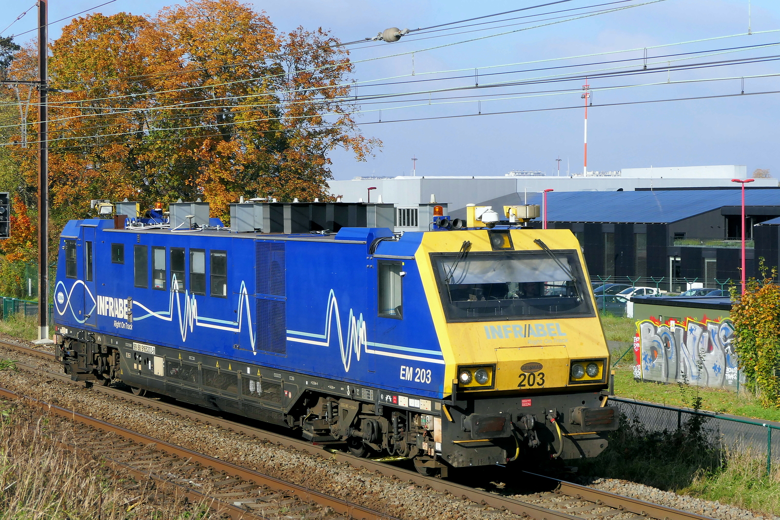 The Infrabel EM 203 measuring the tracks, you can see the measuring laser under the first bogie. Geismar type EM 200 build in 2012. Line 27A at Antwerp Airport. 30-10-2026
