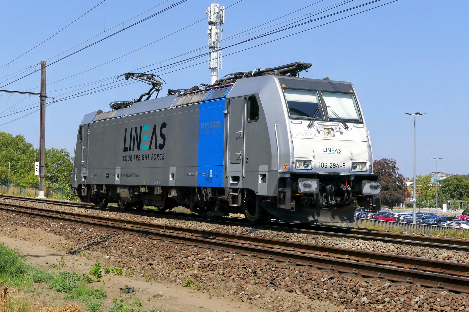 The Lineas 186 294 coming from the port of Antwerp. Bombardier Traxx F140 MS2e build in 2016 with construction N� 35359. Line 27A at Antwerp Airport. 04-08-2026