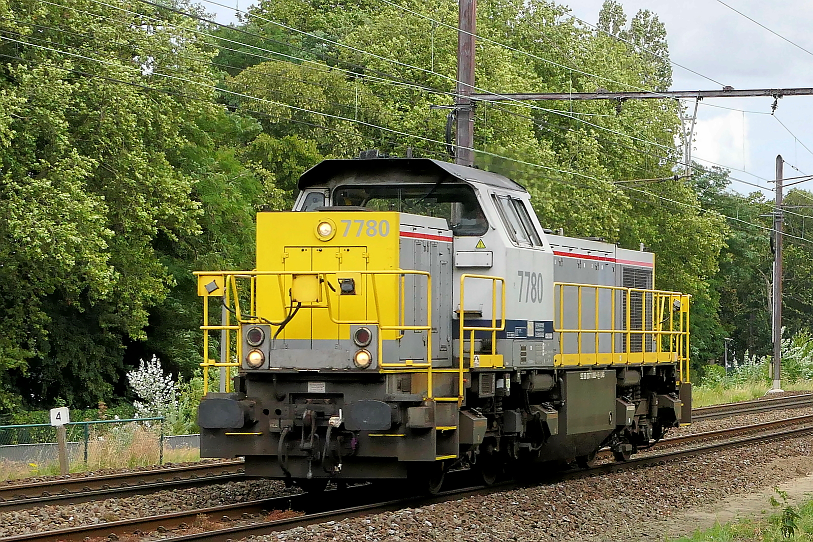 The Lineas 7780 on route to the port of Antwerp. Vossloh-Mak NMBS serie 77-78 build in 2002 with construction N� 1000997. Line 27A at Antwerp Airport. 23-07-2026