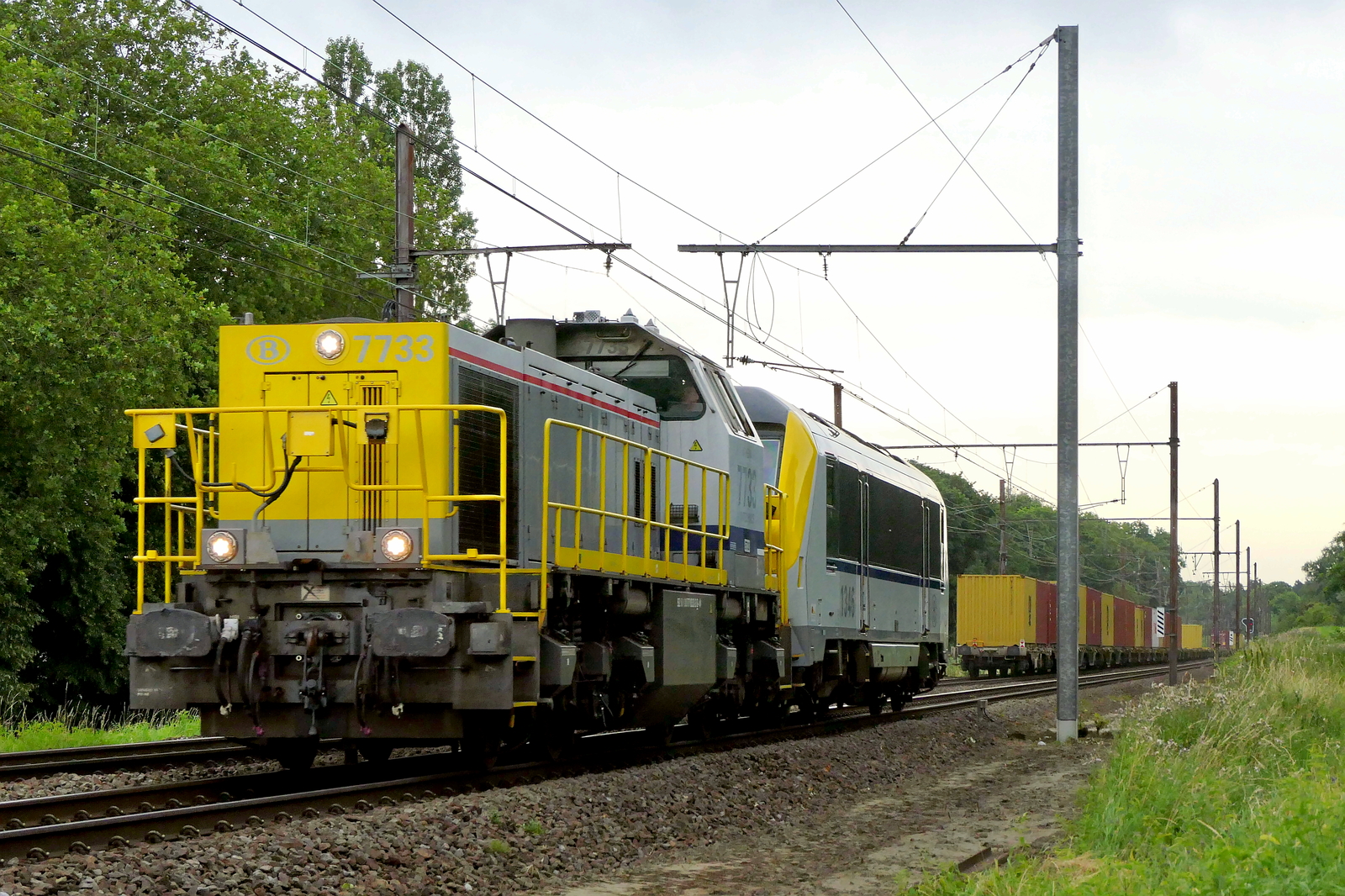 The NMBS 7733 pulling the 1346 to the NMBS depot in the port of Antwerp. Build by Siemens-Vossloh: type 77-78 construction n�1000950 year of manufacture: 2001. Line 27A at Antwerp Airport. 30-06-2026