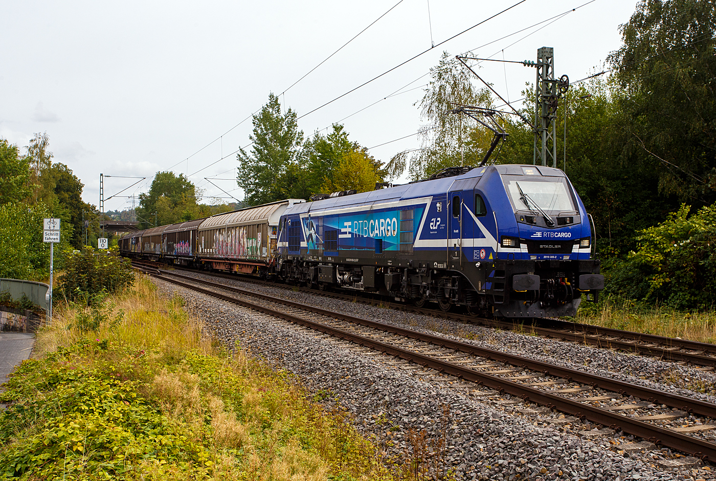 The powerful six-axle Stadler EURO 9000 of ELP - European Loc Pool AG (Frauenfeld/CH), leased to RTB CARGO GmbH (Düren), 2019 305-2  Krefti  (90 80 2019 305-2 D-ELP), is running on August 21, 2026, with a very long covered freight train through Siegen-Eiserfeld towards Cologne.

The Stadler EURO 9000, a Co'Co' Dual Mode locomotive, was built in 2022 by Stadler Rail Valencia S.A.U. in Albuixech (Spain) under factory number 4067 and delivered in April 2023 to ELP - European Loc Pool AG in Frauenfeld (CH).