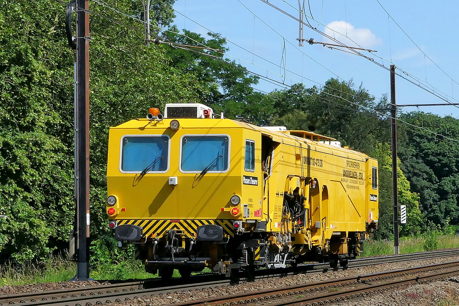 The Railco Group 9124 002 on route from the port of Antwerp. Plasser & Theurer Unimat 08-475-3S build in 2014 with construction N� 6133. Line 27A at Antwerp Airport. 18-06-2026