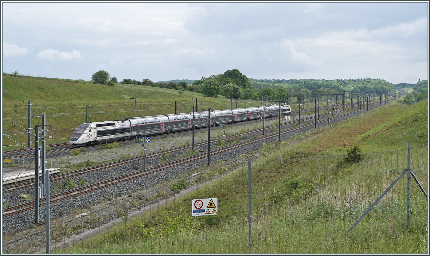 The TGV trainset 4725 is operating as TGV inoui 9898 on the journey from Montpellier Saint-Roch to Luxembourg and has just passed the Belfort-Montbéliard TGV station. My photo location is on the platform at Meroux.

May 20, 2026